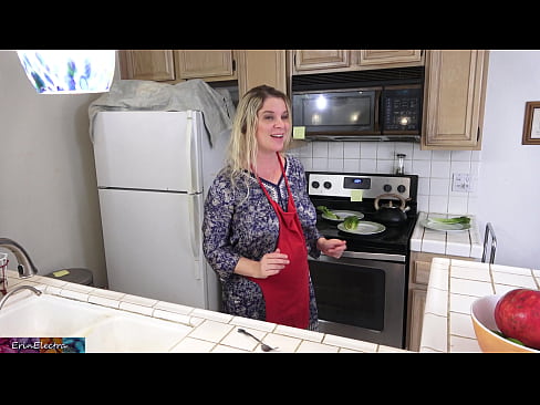 ❤️ Stepmom milking him in the kitchen before his date. Homemade porn at en-gb.redgast4asset.ru ❌